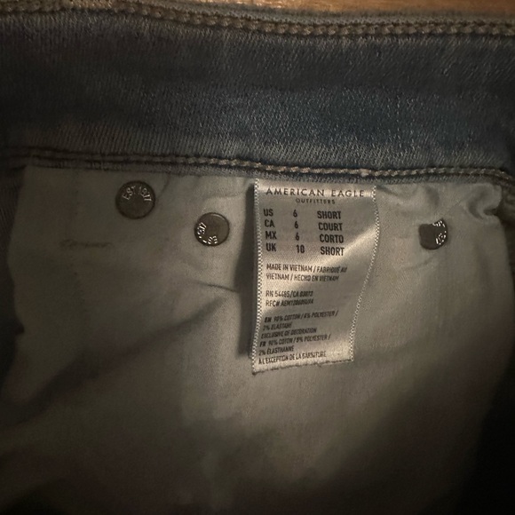 American Eagle Outfitters - Picture 3 of 4